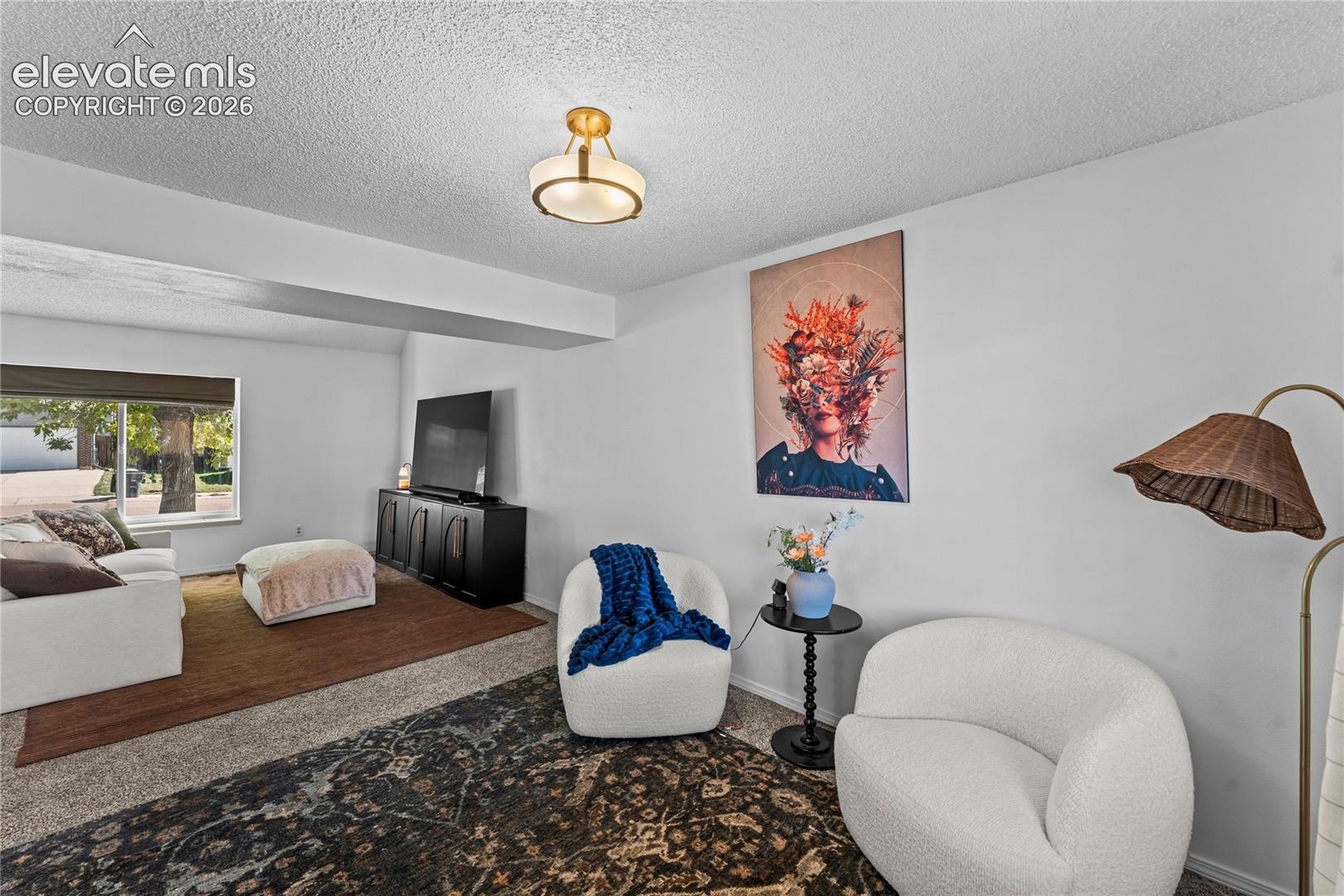 Listing photo 9 for 5870 Pemberton Way