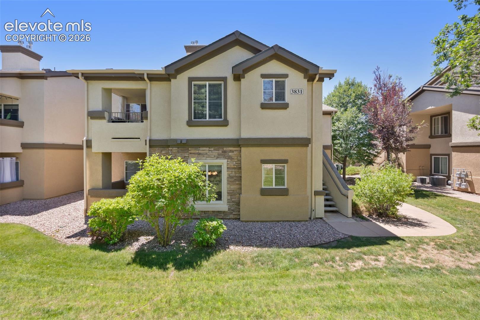 3831 Riviera Grove, photo 3