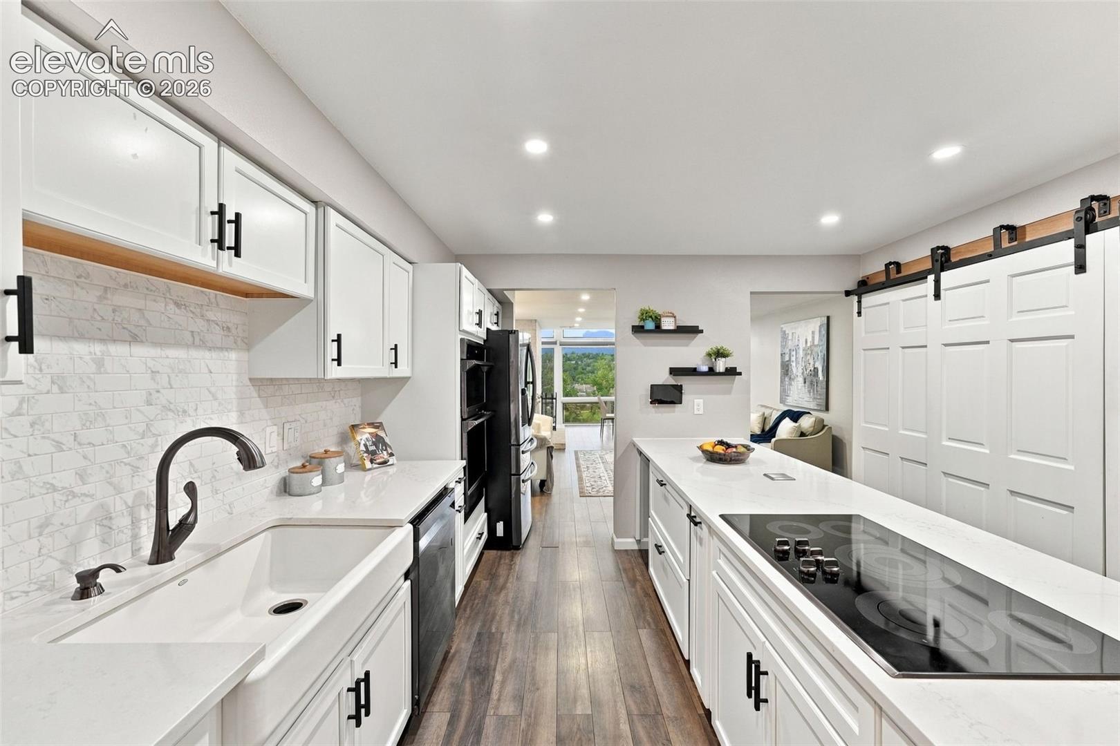Listing photo 2 for 41 W Boulder Street