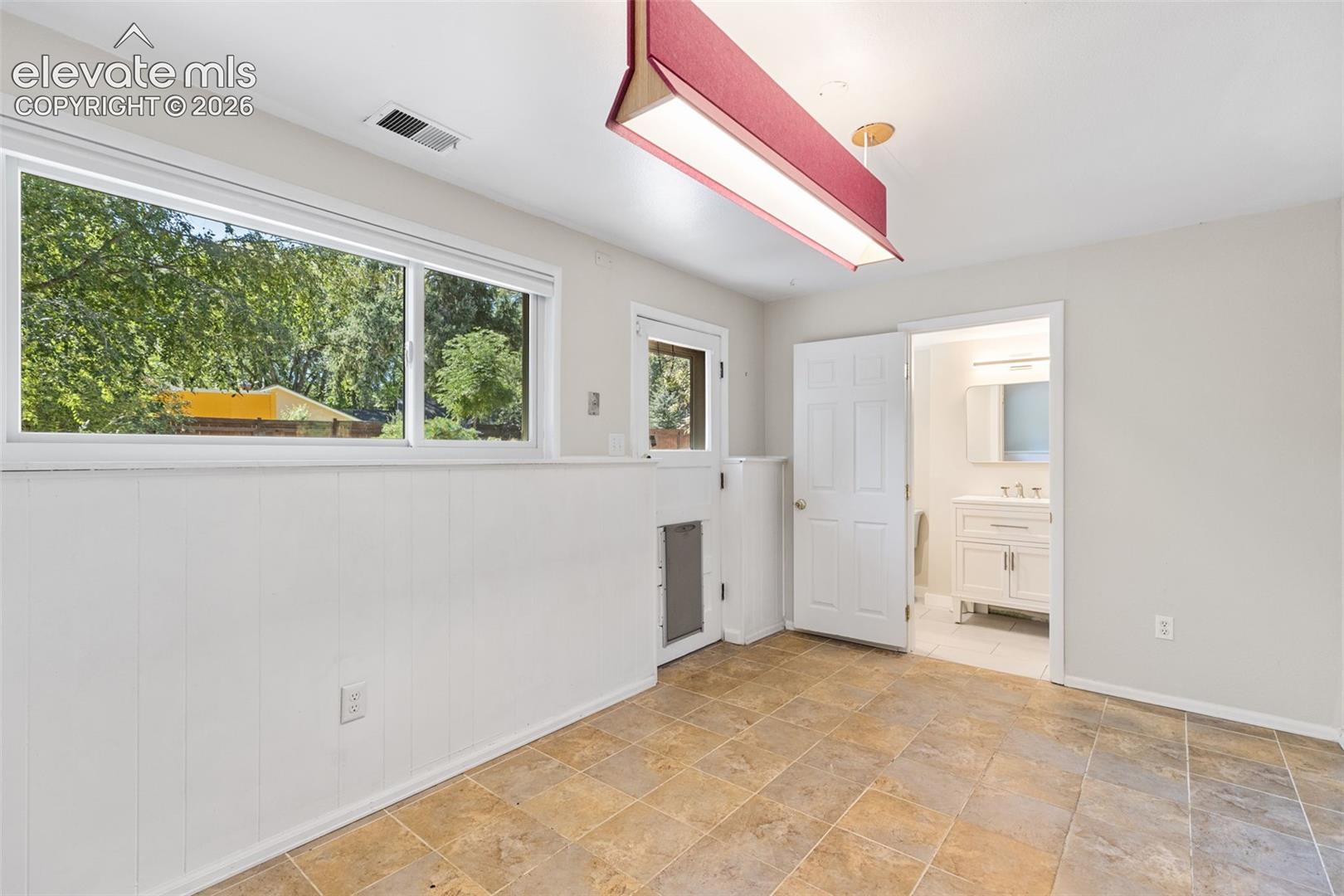 Listing photo 18 for 509 W Cheyenne Road