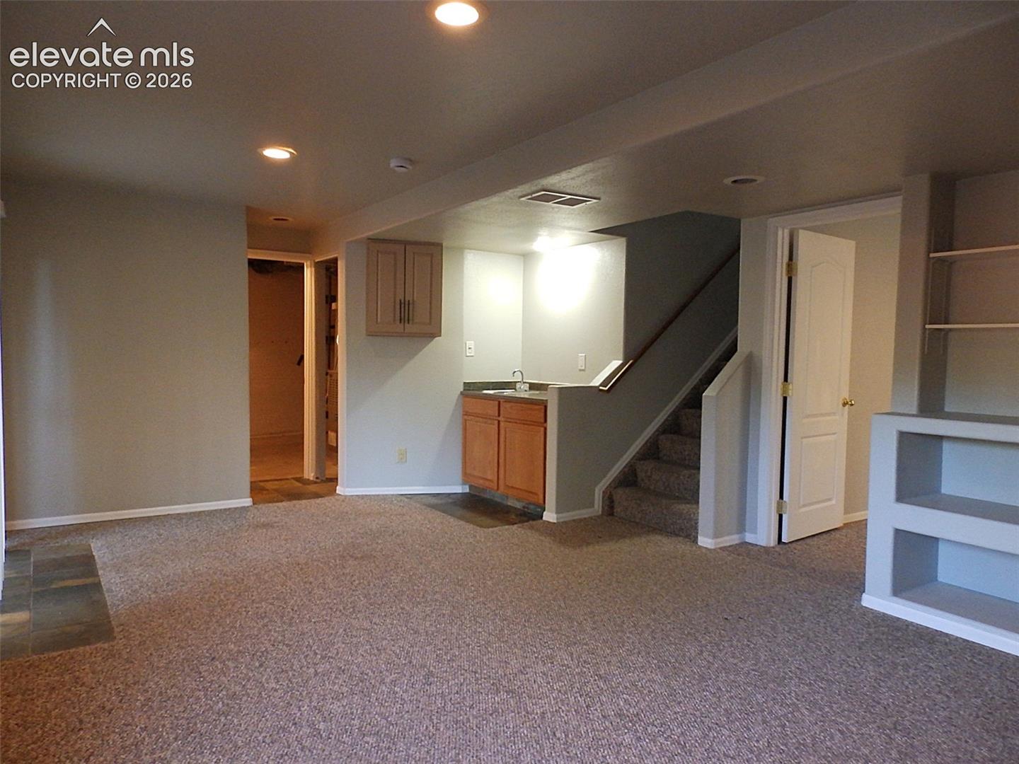 Listing photo 12 for 803 Ridgebury Place