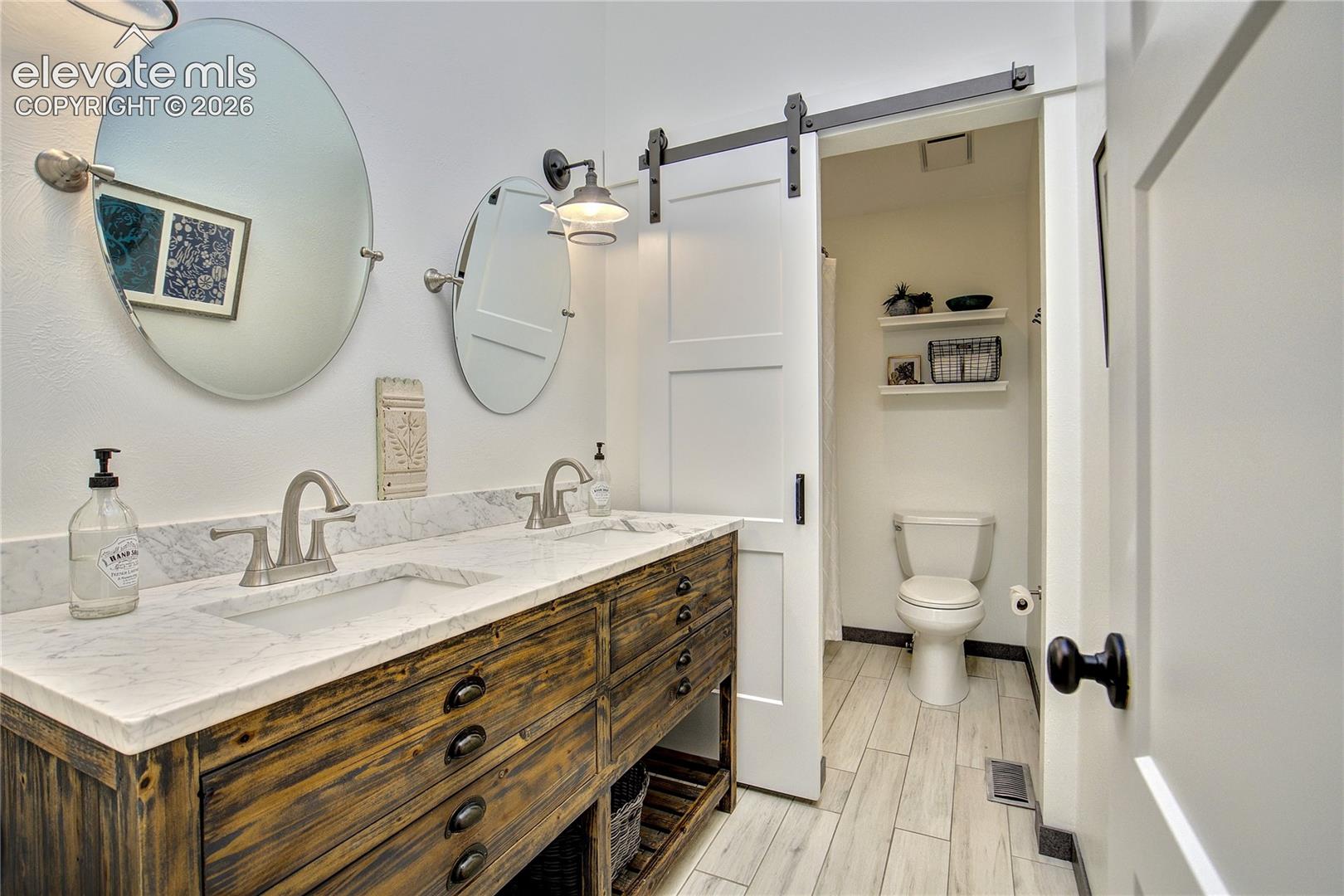 Listing photo 30 for 7215 Suntide Place