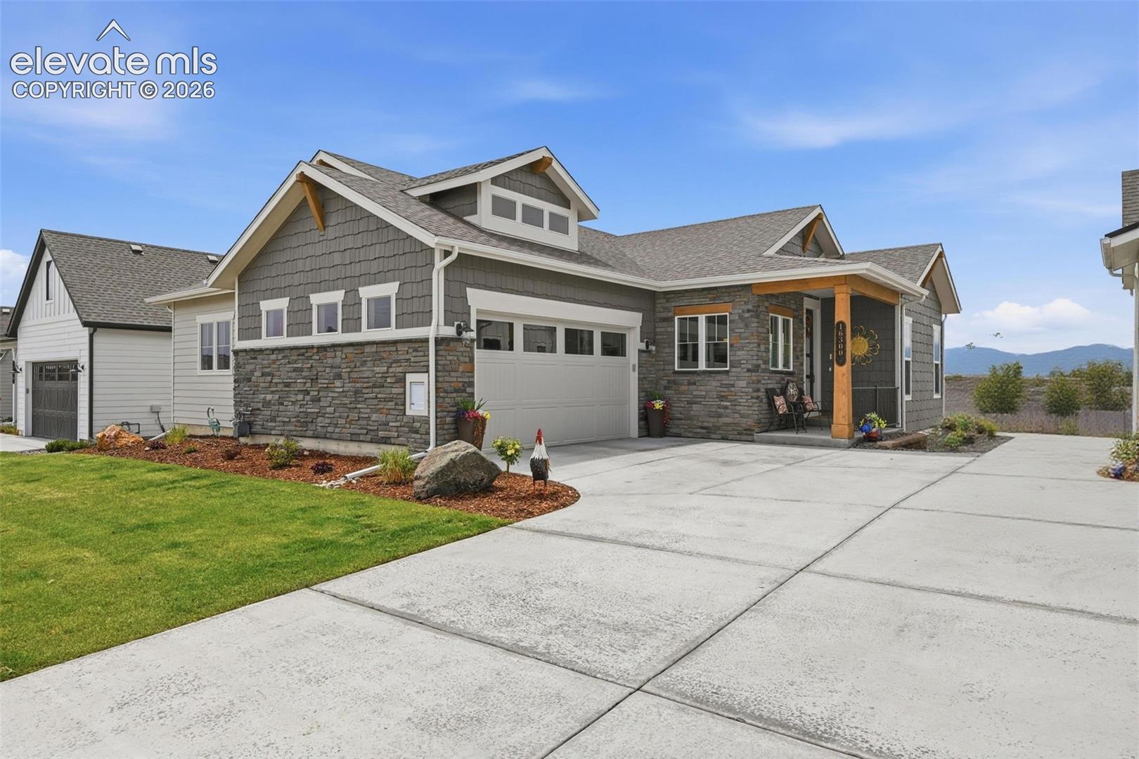 Listing photo 2 for 16300 Monument Rock Court