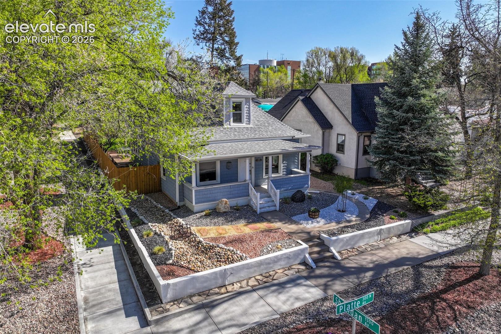 Listing photo 3 for 1302 E Platte Avenue