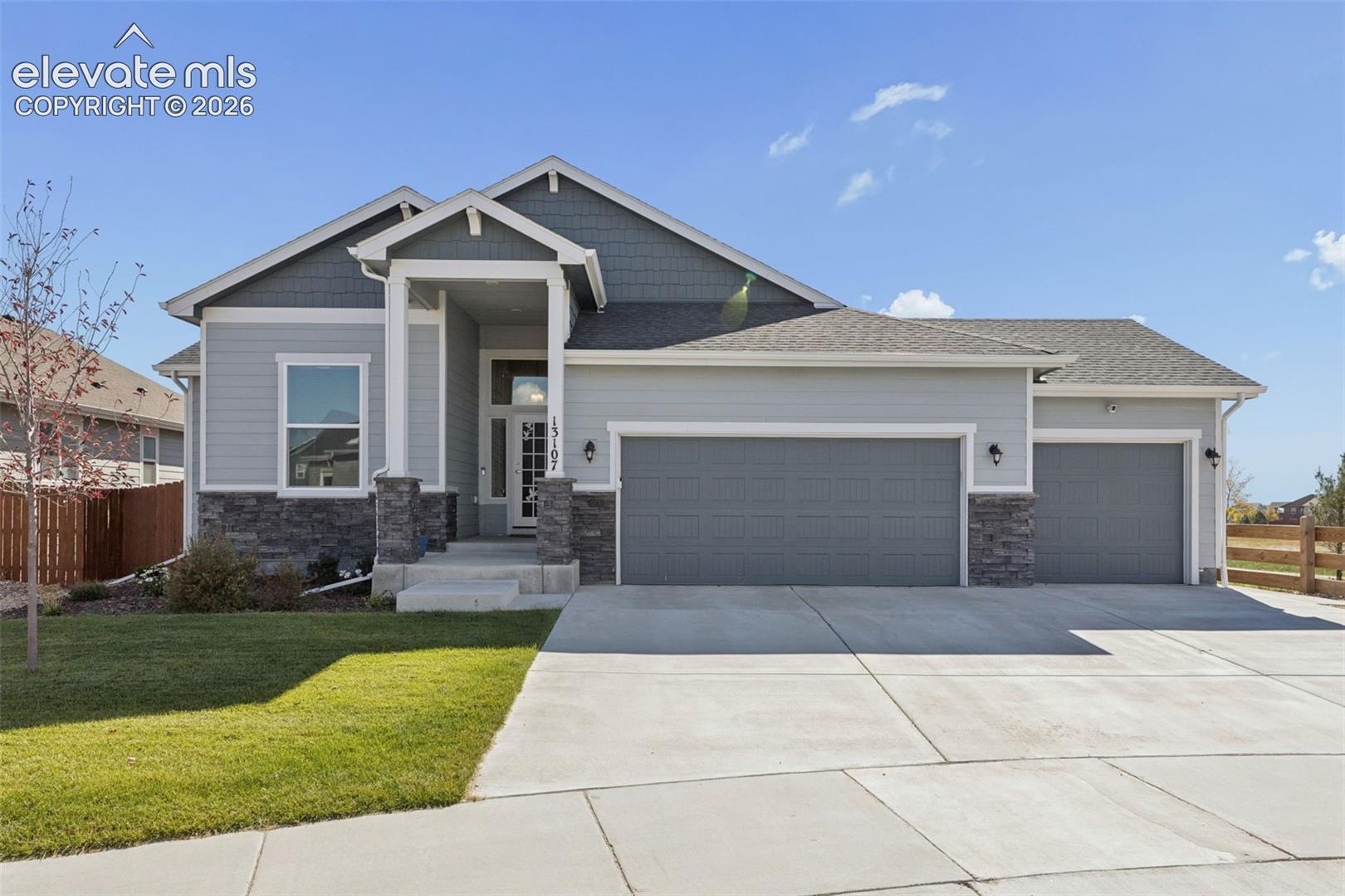 Listing photo 2 for 13107 Parkland Drive