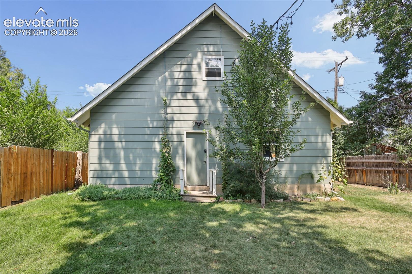 Listing photo 30 for 1812 W Pikes Peak Avenue