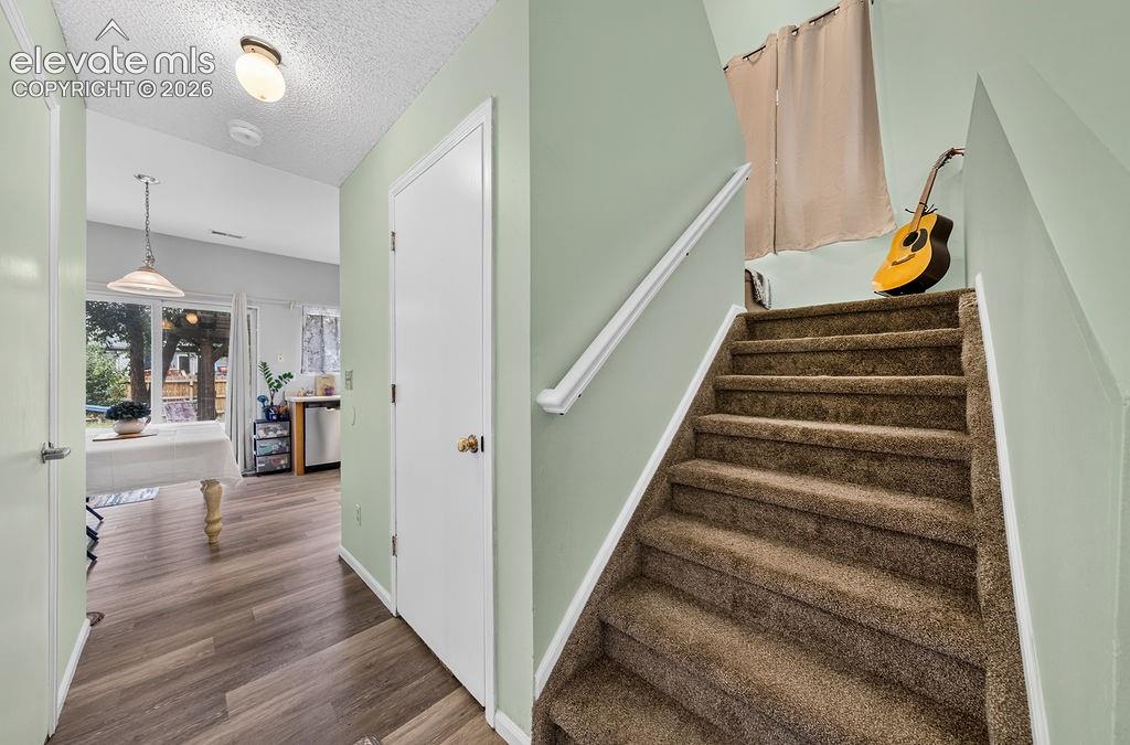Listing photo 8 for 818 Hayloft Lane