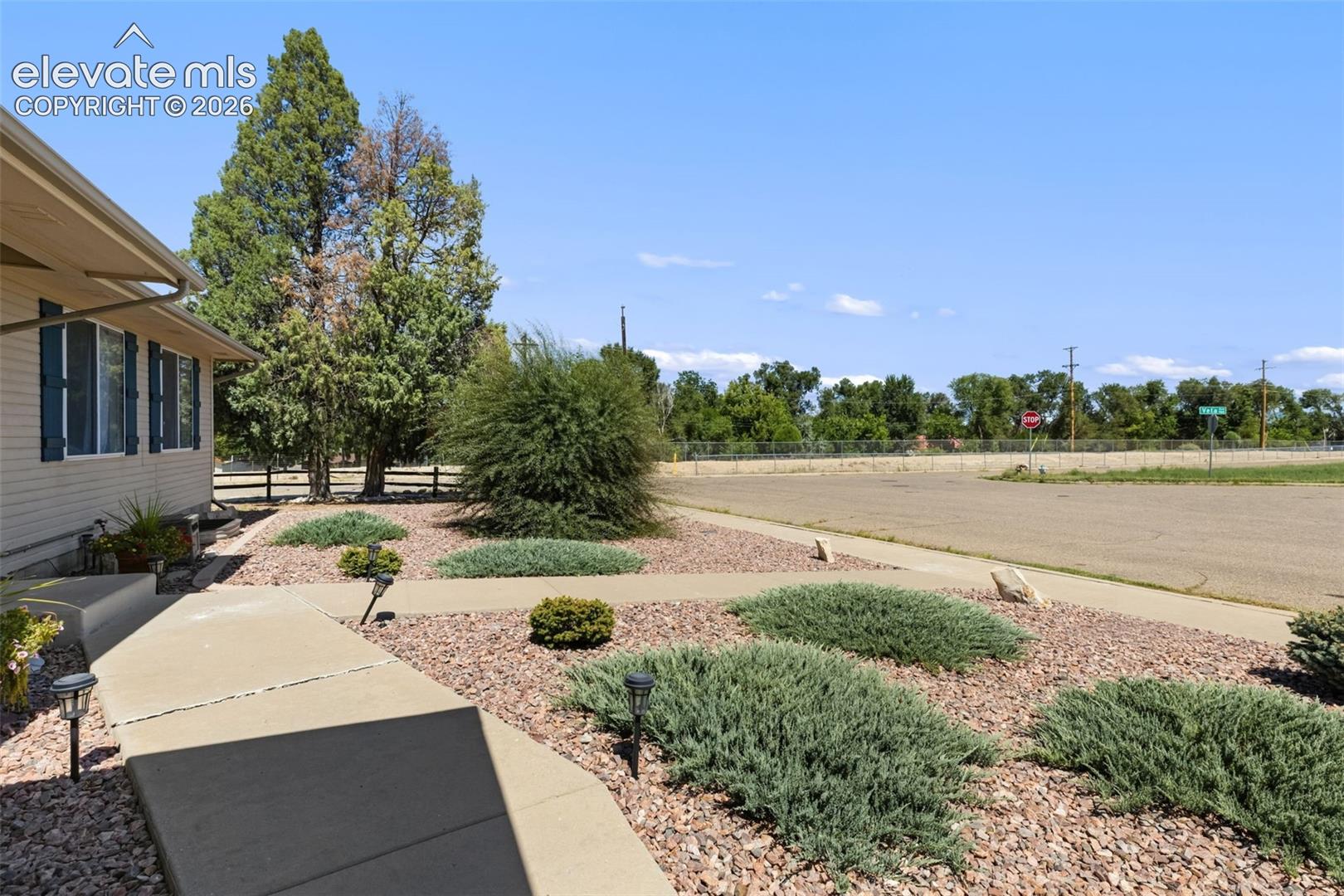 Listing photo 11 for 305 Alma Avenue