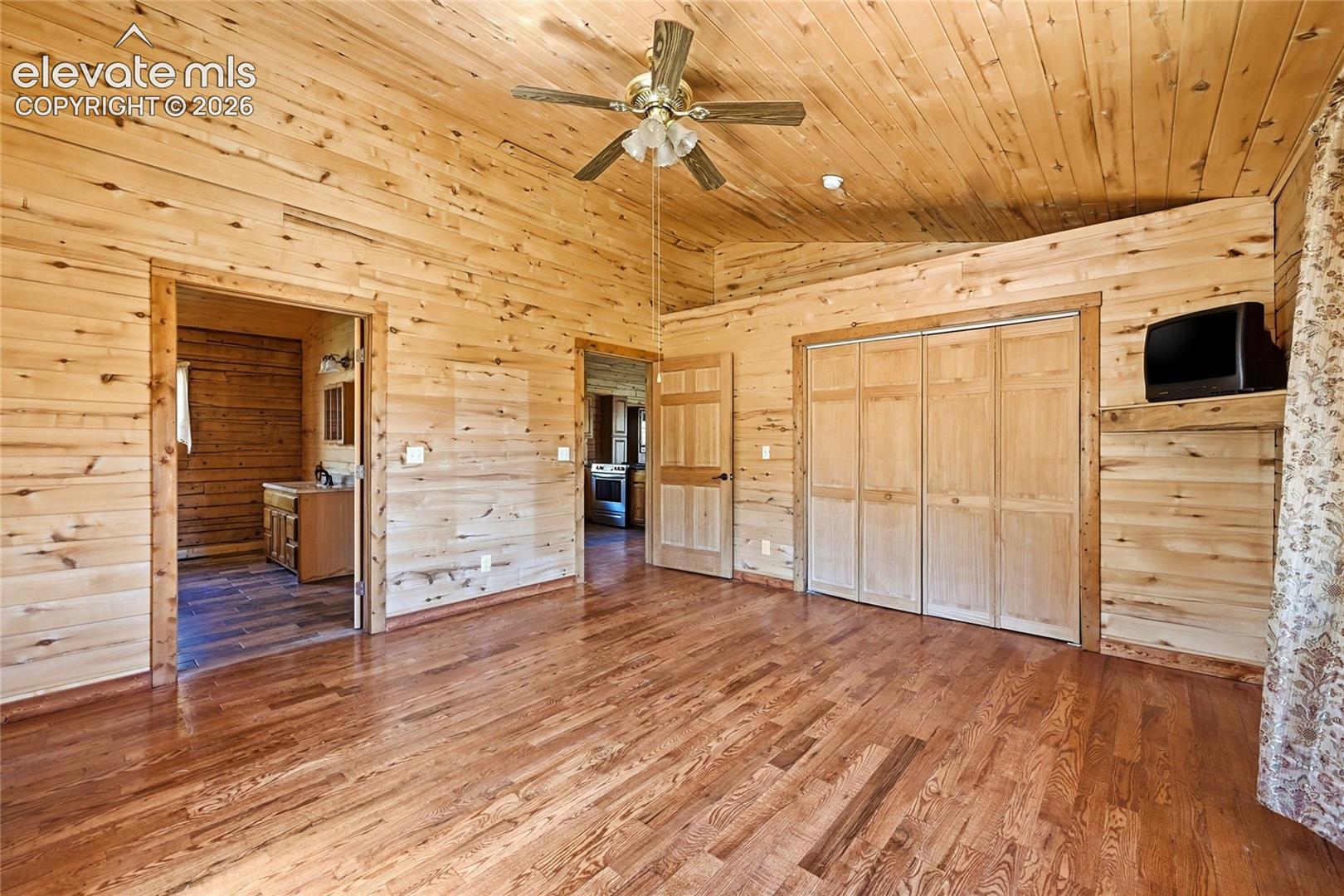Listing photo 24 for 927 Stonehenge Drive