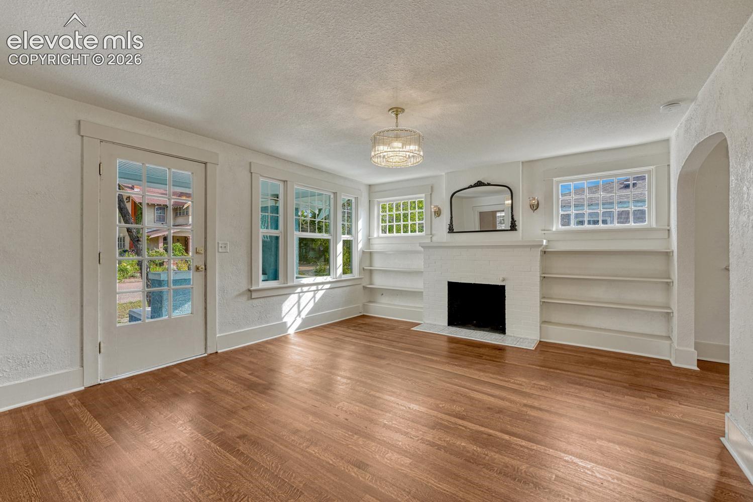 Listing photo 9 for 209 E Washington Street