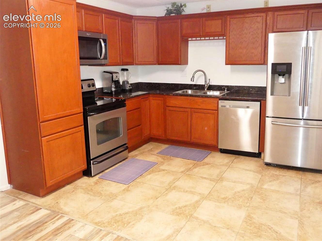 Listing photo 9 for 1104 Yosemite Drive