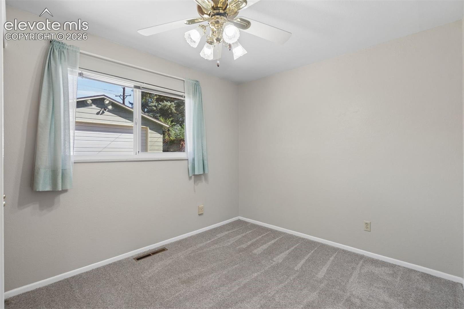 Listing photo 22 for 408 Elmwood Drive
