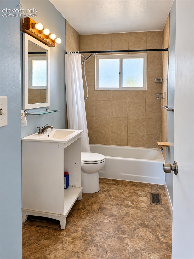 Listing photo 7 for 29 Goret Drive