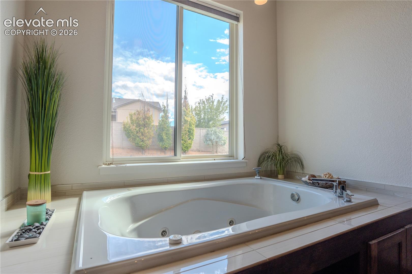 Listing photo 26 for 5638 Venezia Way