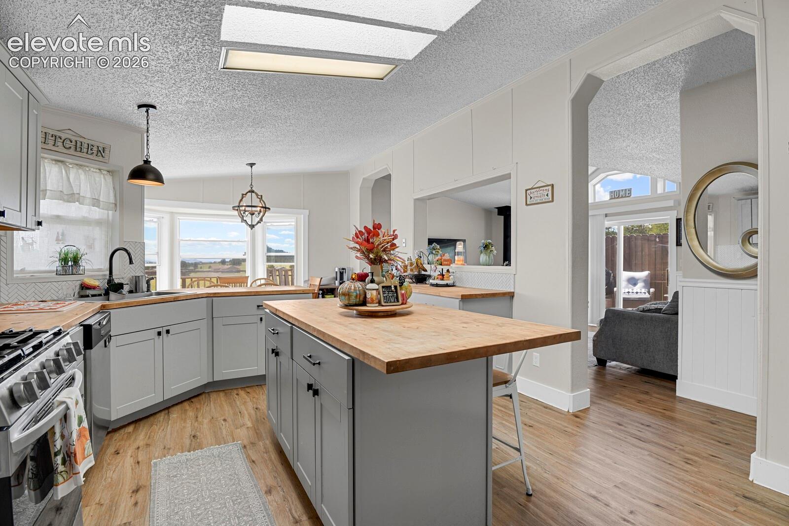 Listing photo 6 for 2329 Southpark Road