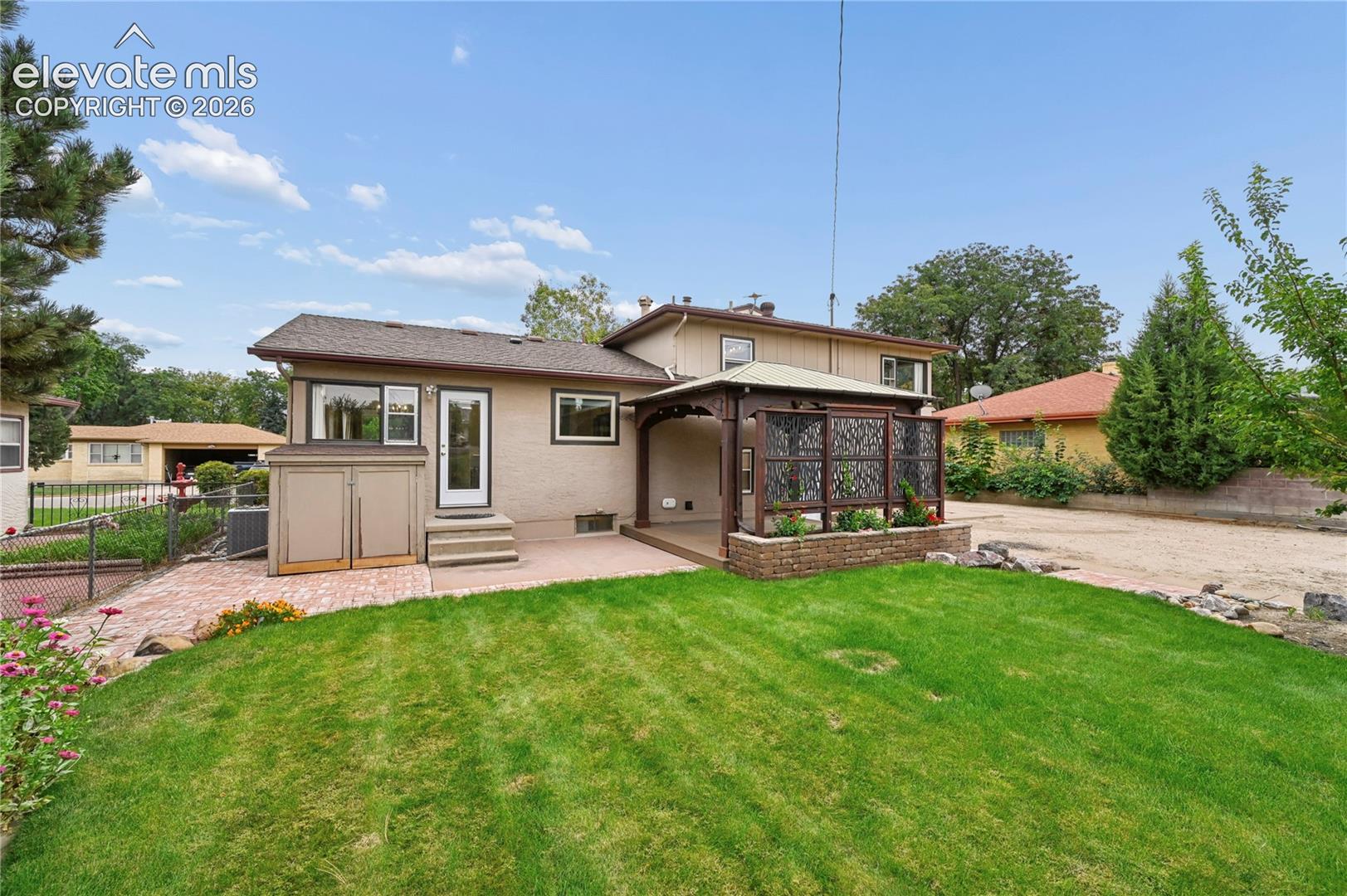 Listing photo 50 for 801 Westacres Avenue