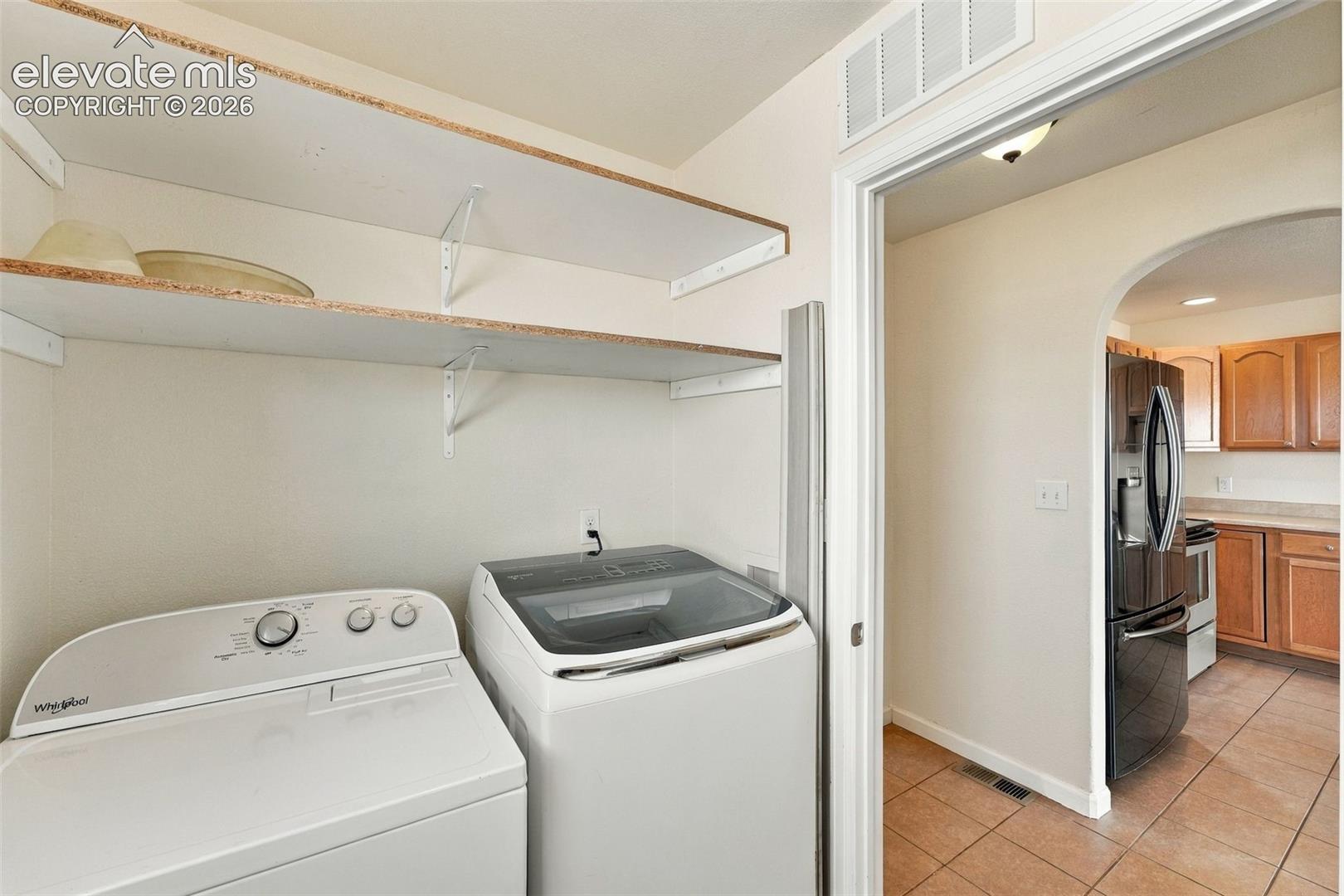 Listing photo 21 for 1385 N Challenger Drive