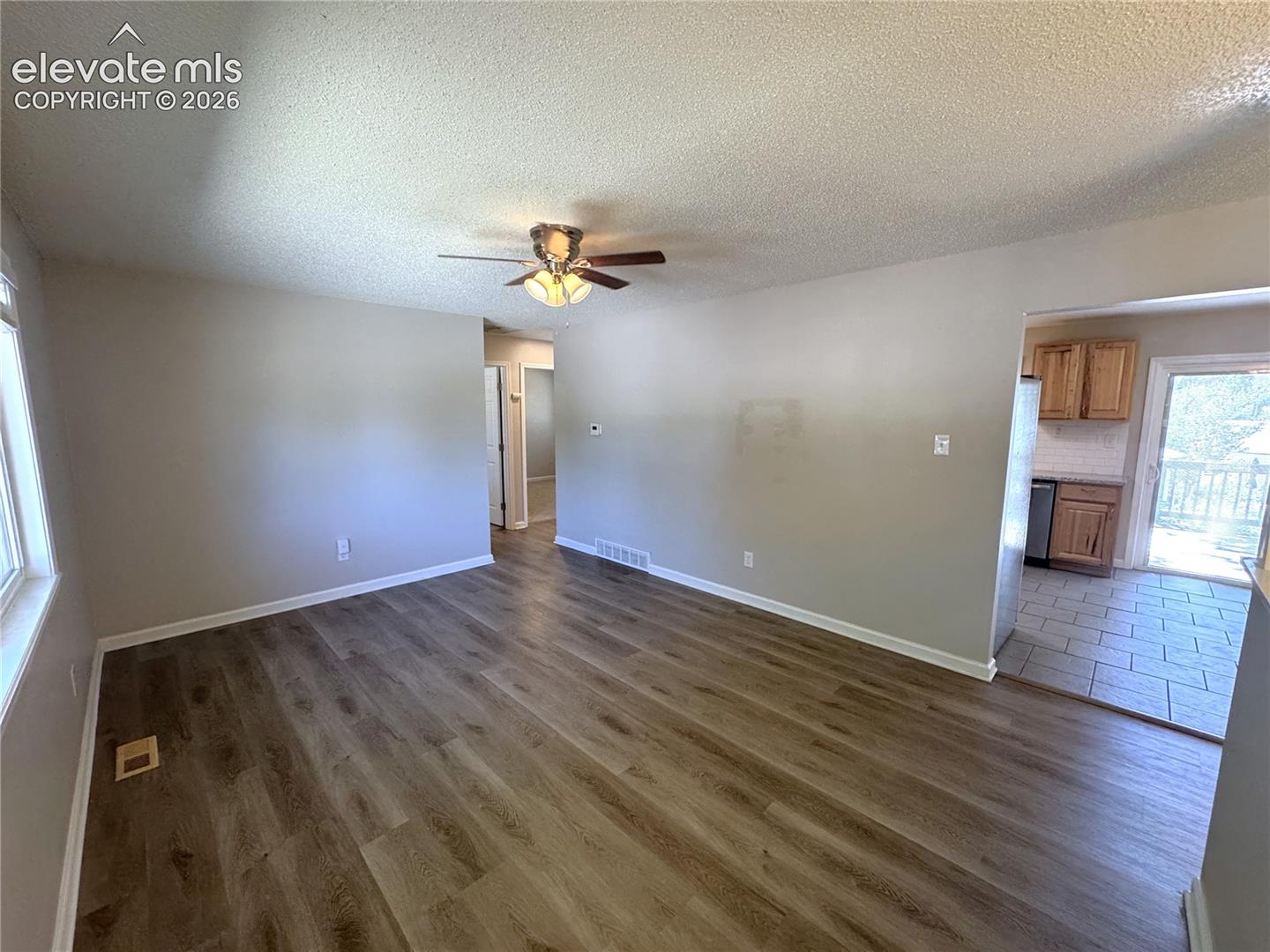 Listing photo 7 for 6910 Fielding Circle