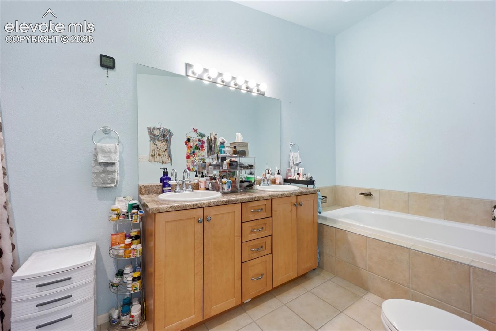 Listing photo 17 for 1286 N Ladonia Drive