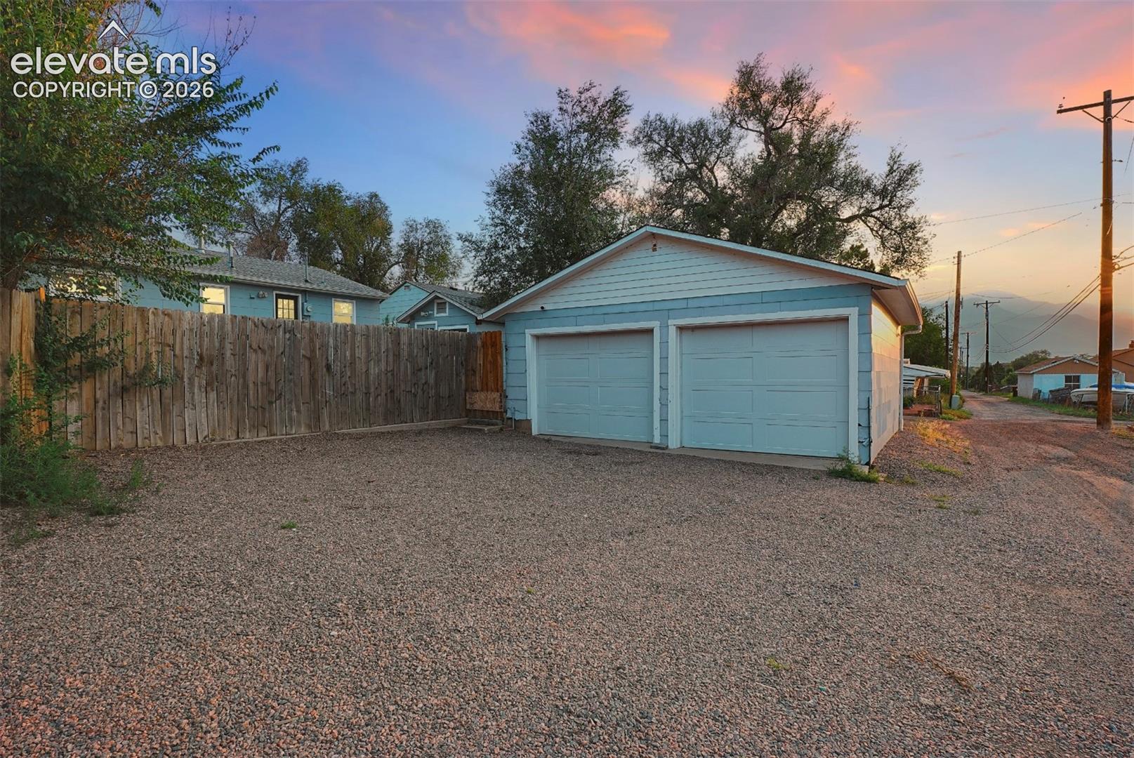 Listing photo 2 for 1220 E Fountain Boulevard
