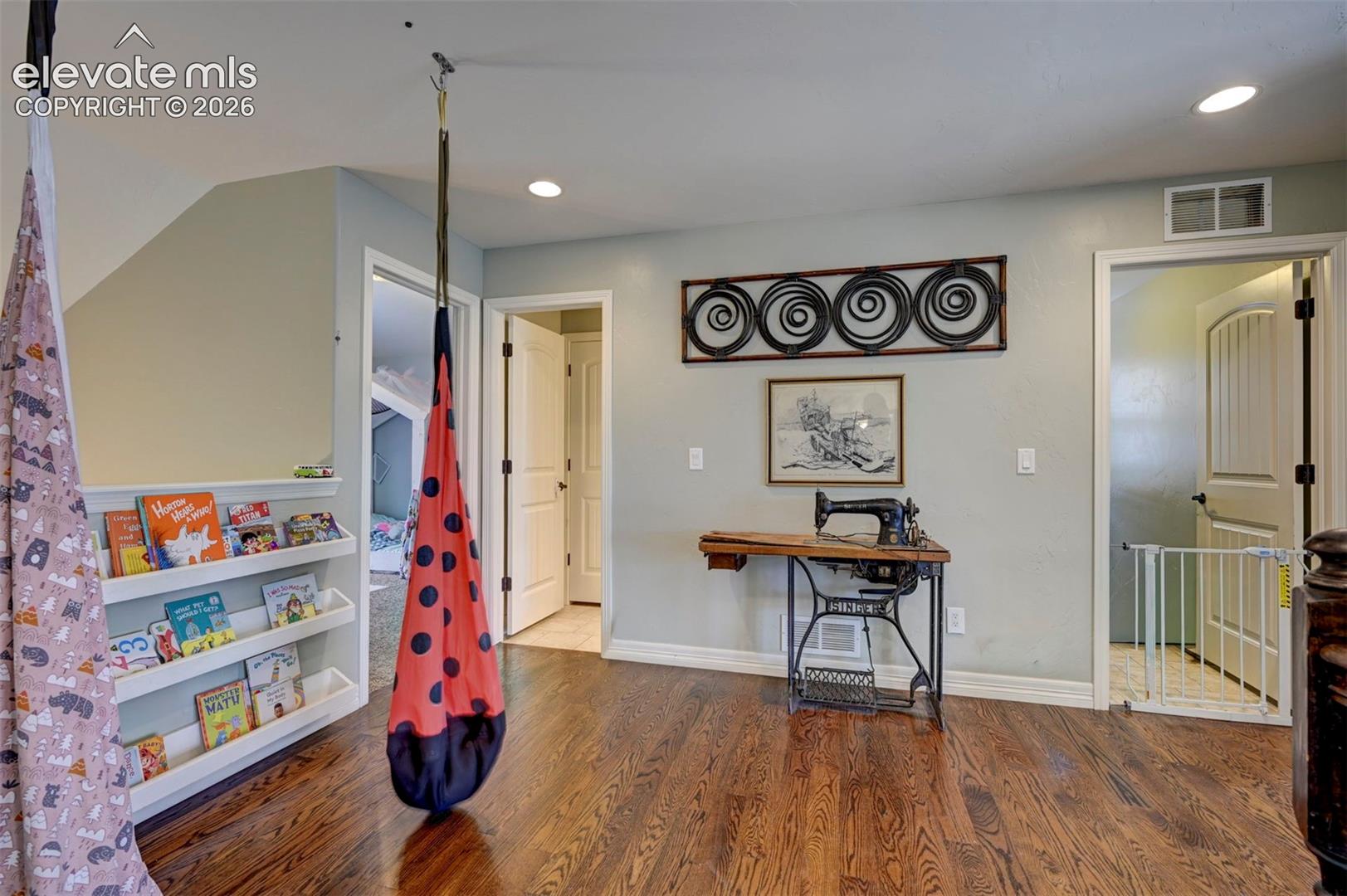 Listing photo 24 for 10249 Mt Lincoln Drive