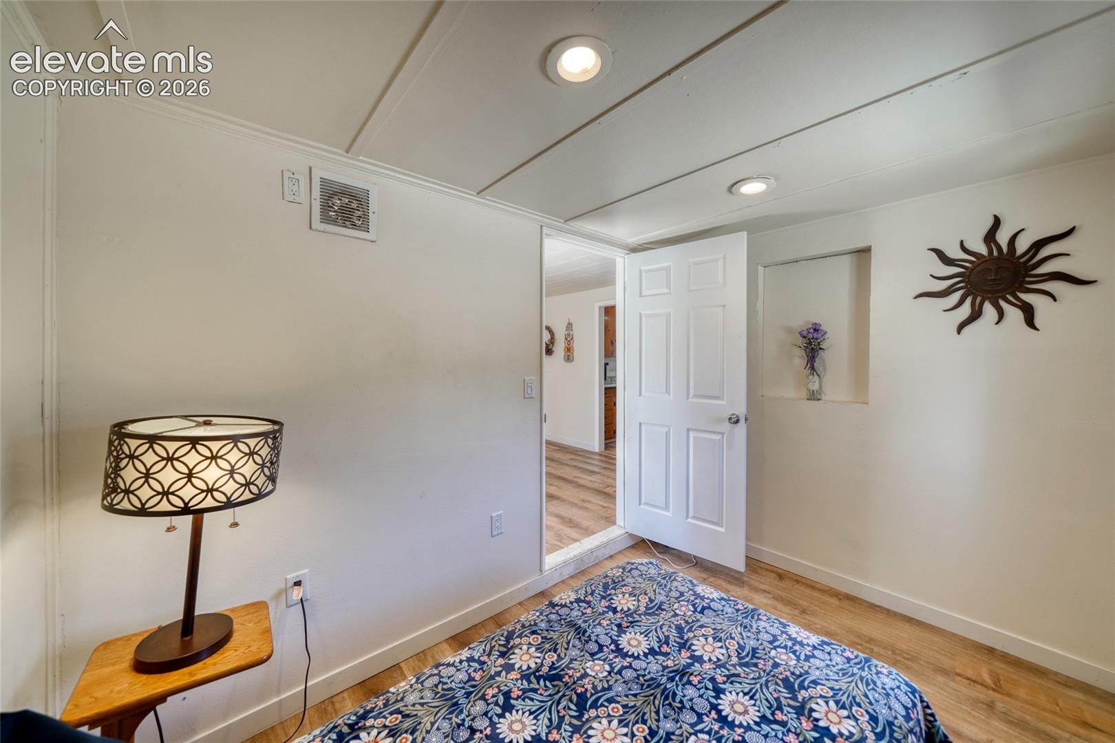 Listing photo 32 for 1867 Woodland Avenue