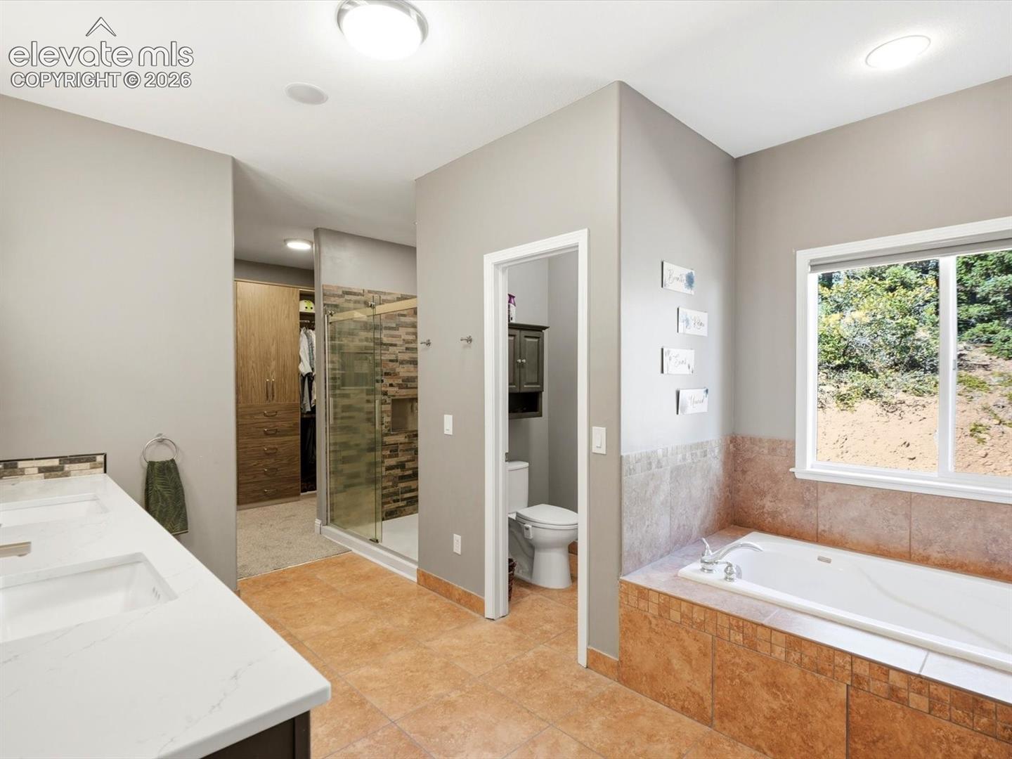 Listing photo 13 for 13084 Deer Ridge Way