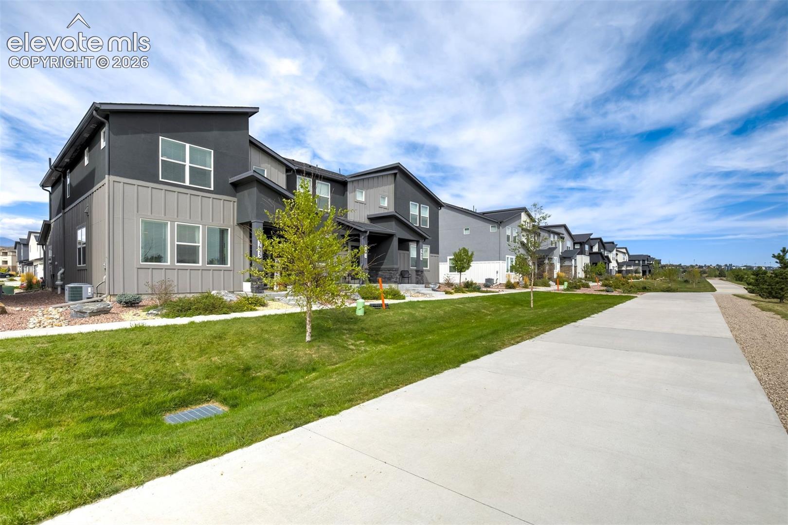 Listing photo 3 for 3635 Levy Park Drive