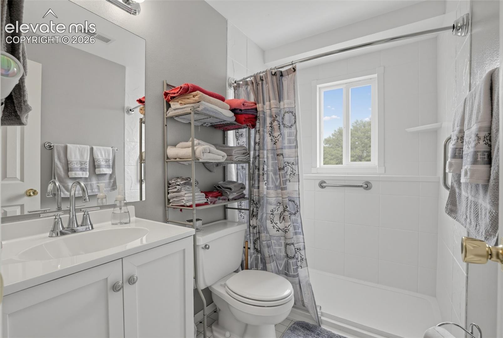 Listing photo 11 for 4565 Howland Street