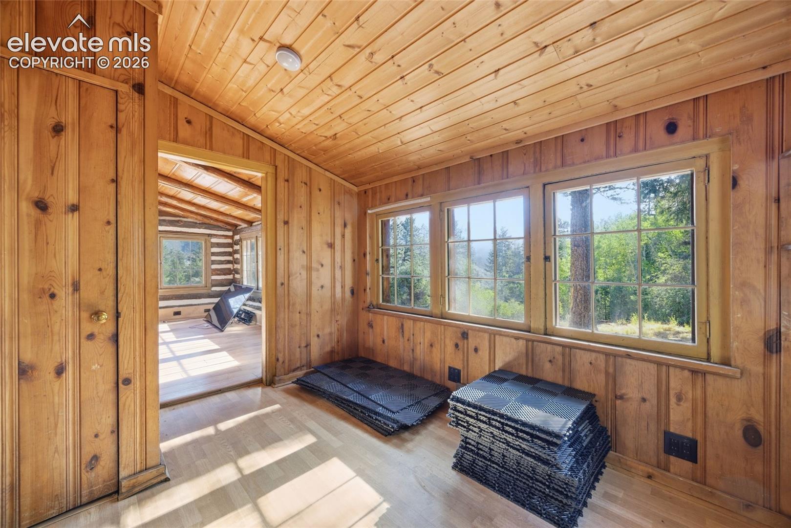 Listing photo 15 for 9795 Mountain Road
