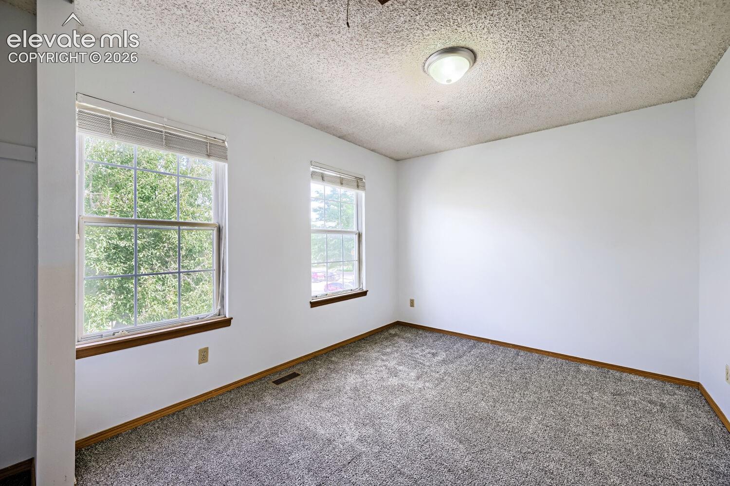 Listing photo 17 for 3515 Queen Anne Way