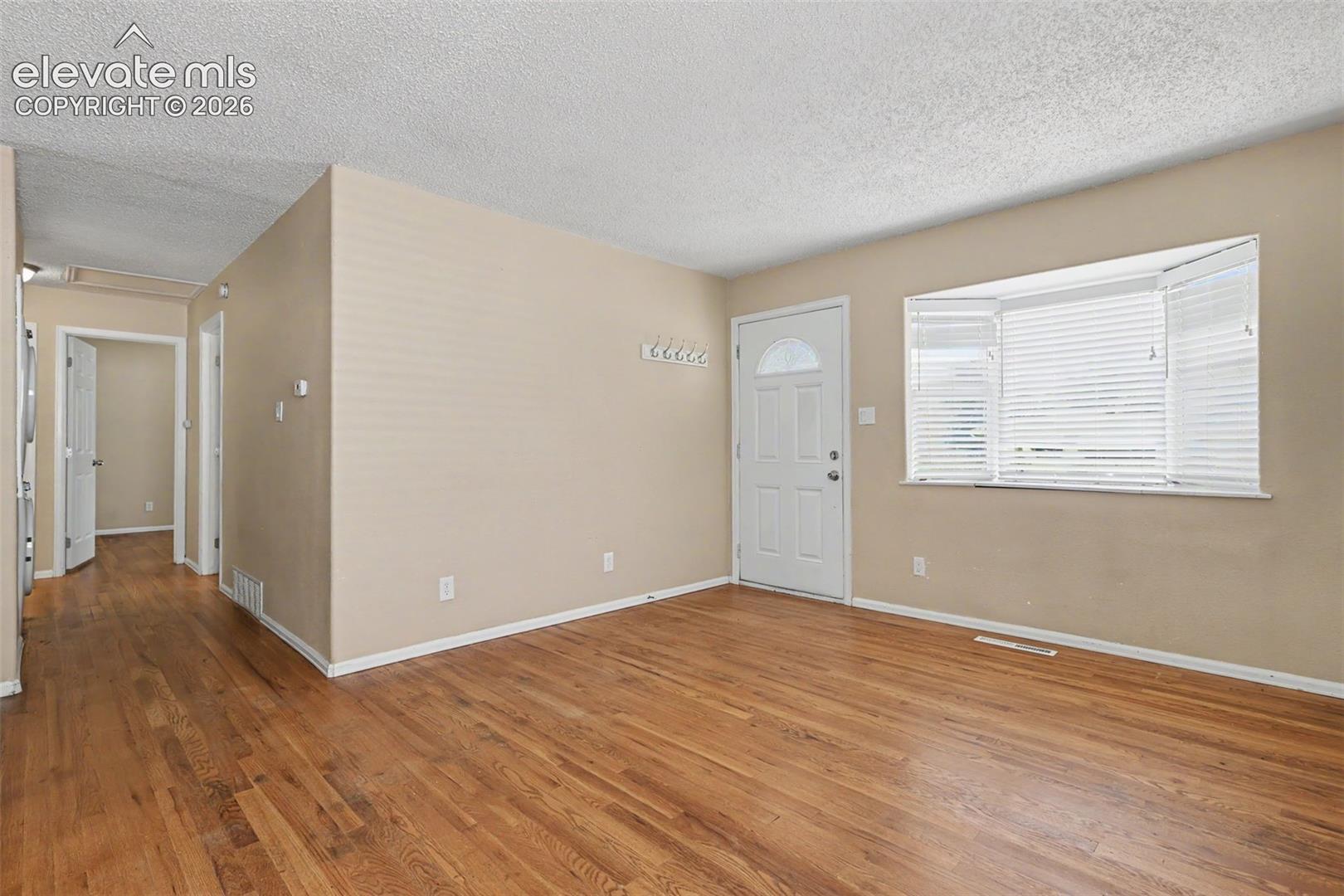 Listing photo 5 for 105 Linden Drive