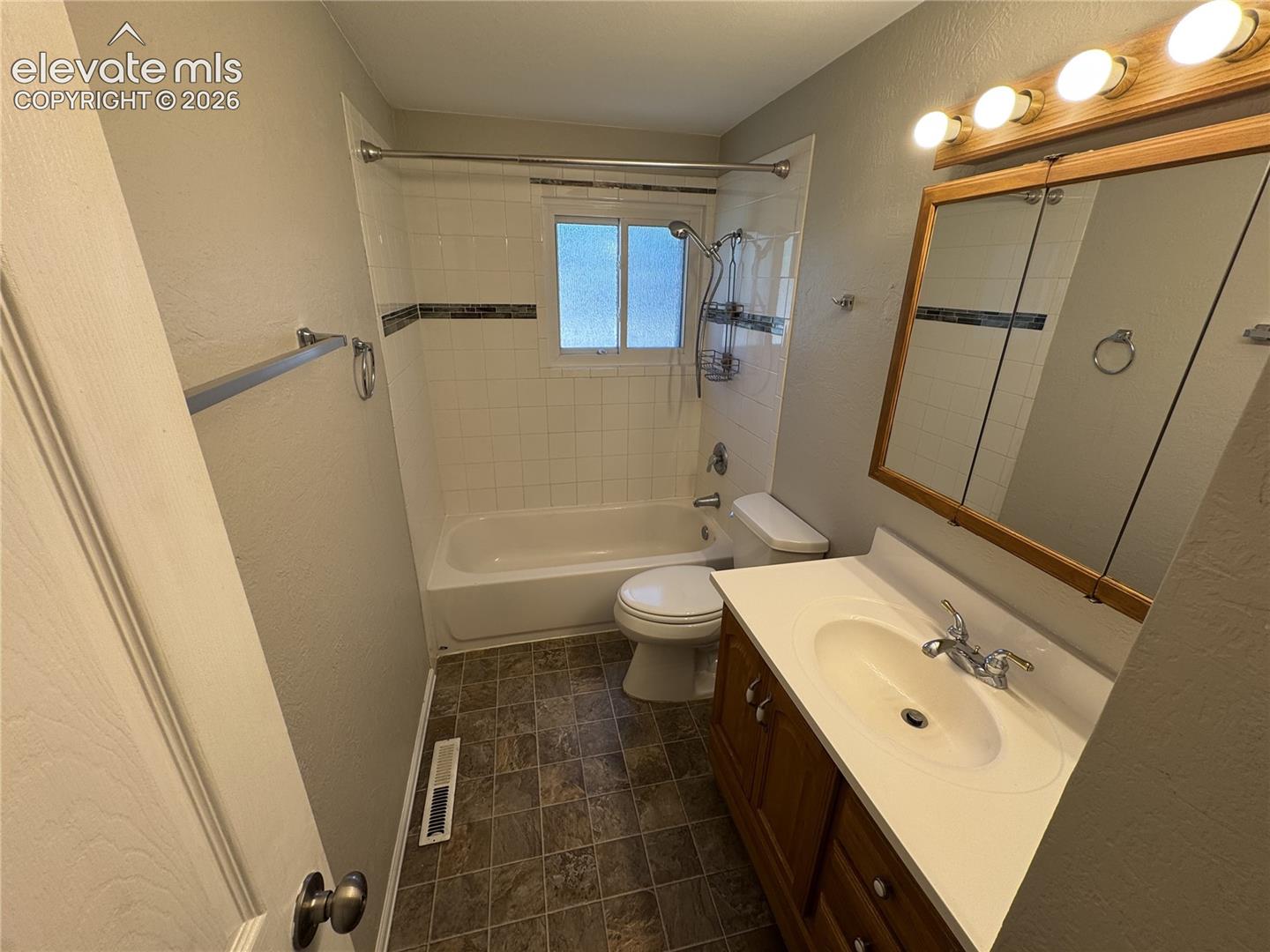 Listing photo 15 for 670 Calle Entrada NA