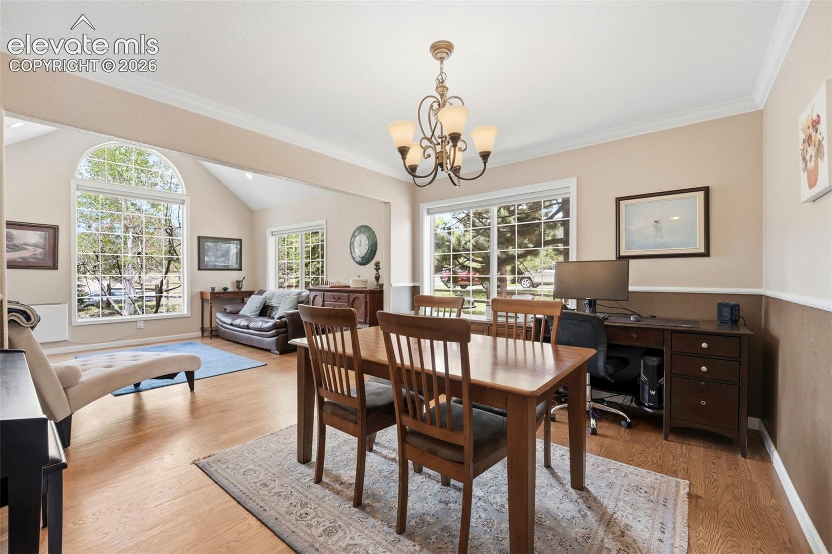 Listing photo 3 for 2221 Valley View Drive