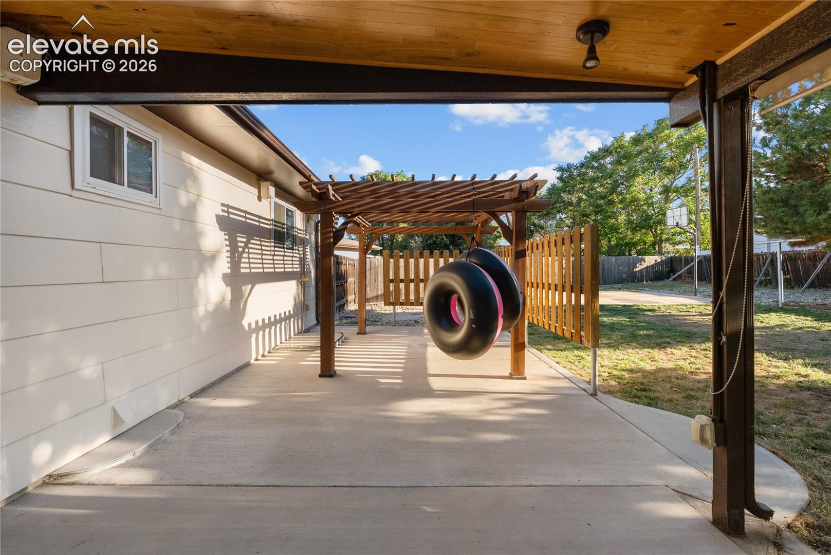 Listing photo 24 for 3523 White Pine Court