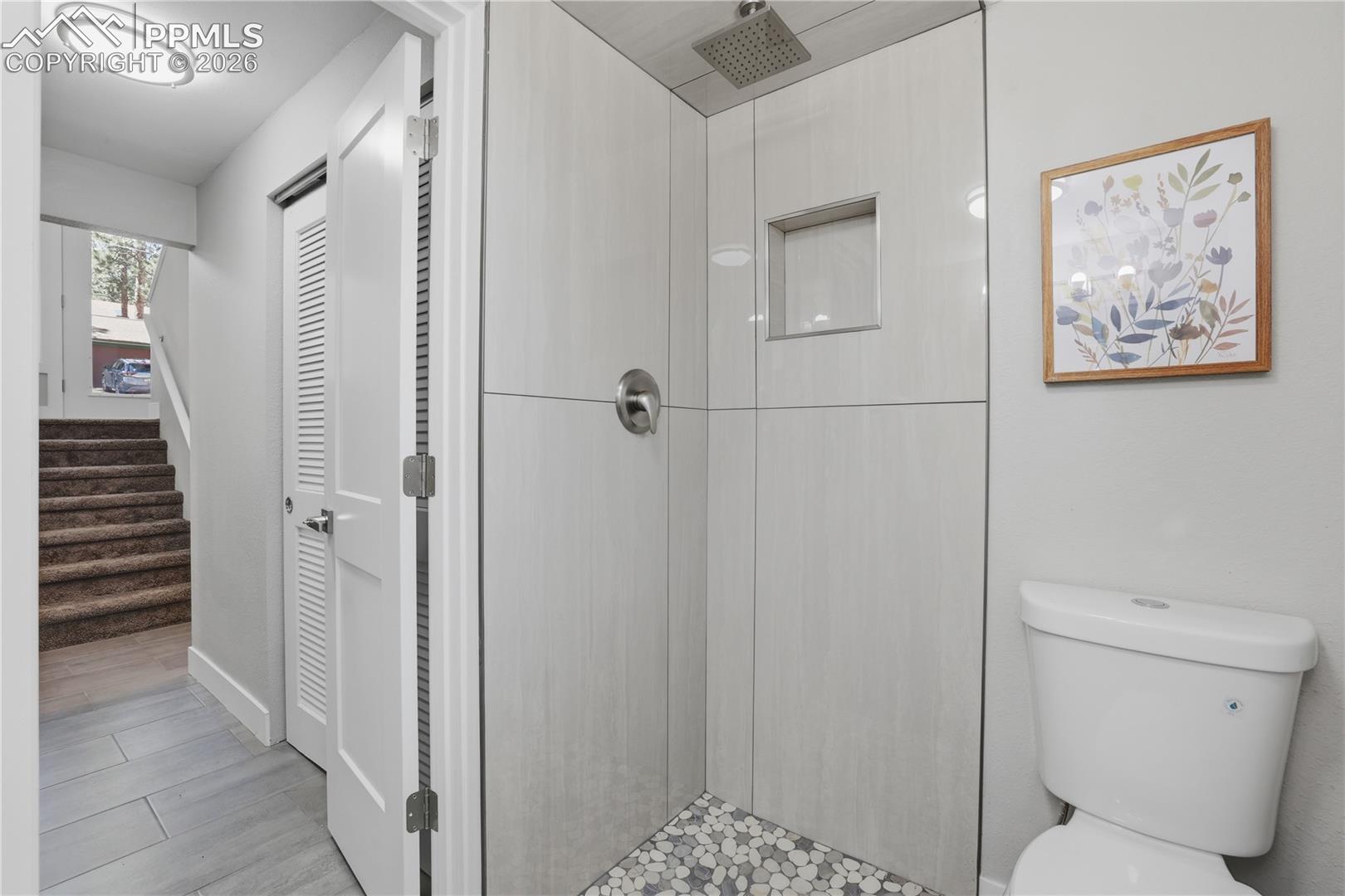 Listing photo 14 for 307 S Evergreen Street