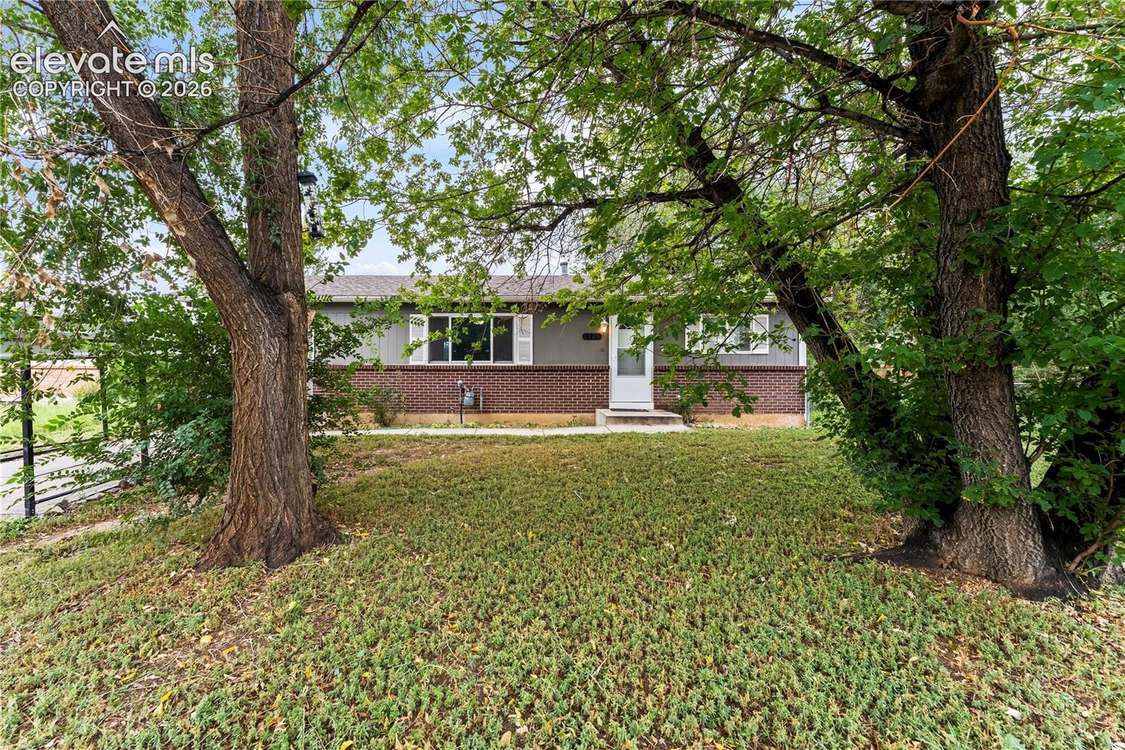Listing photo 2 for 1120 Maxwell Street