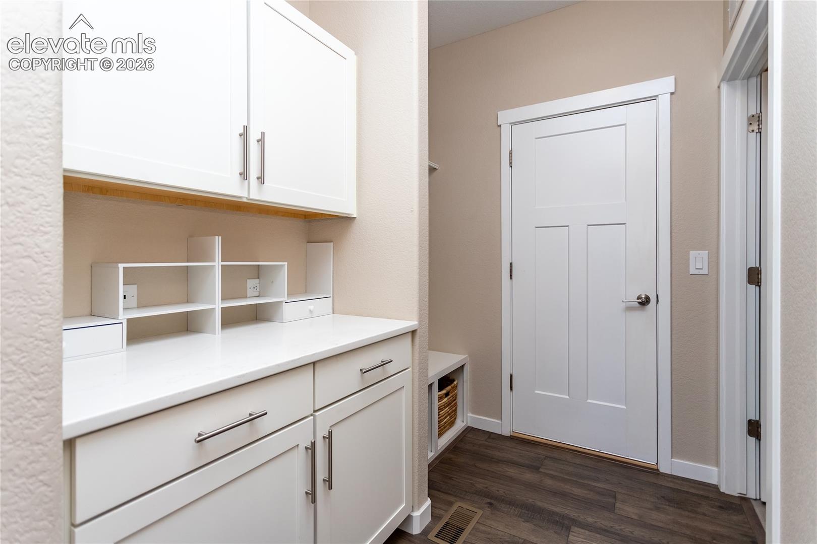 Listing photo 16 for 6340 Harney Drive