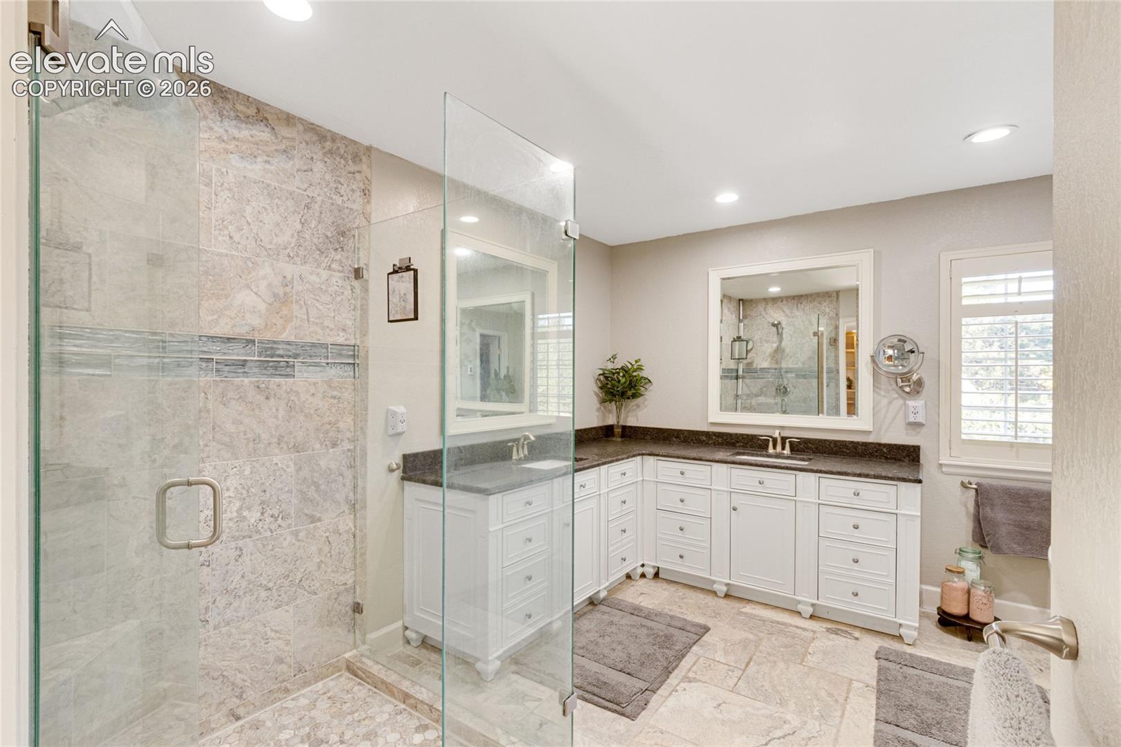 Listing photo 21 for 19905 Riverglen Lane