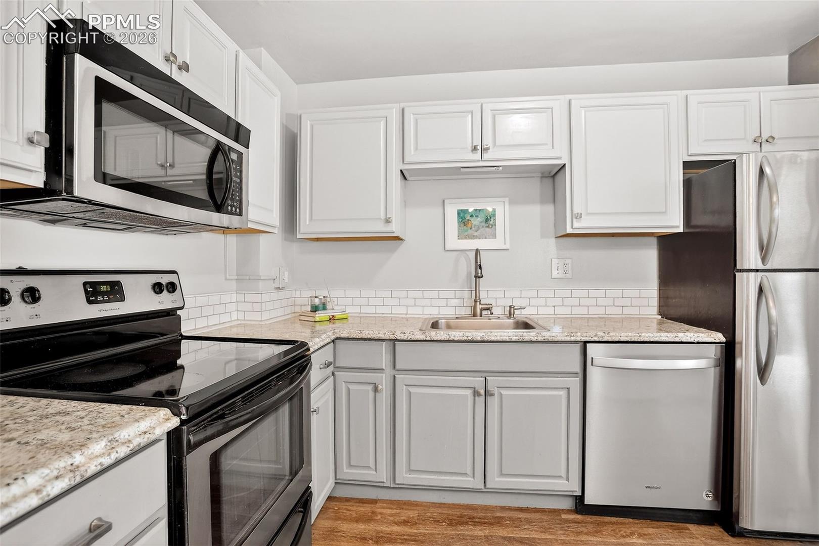 Listing photo 7 for 1111 N Ash Street 110