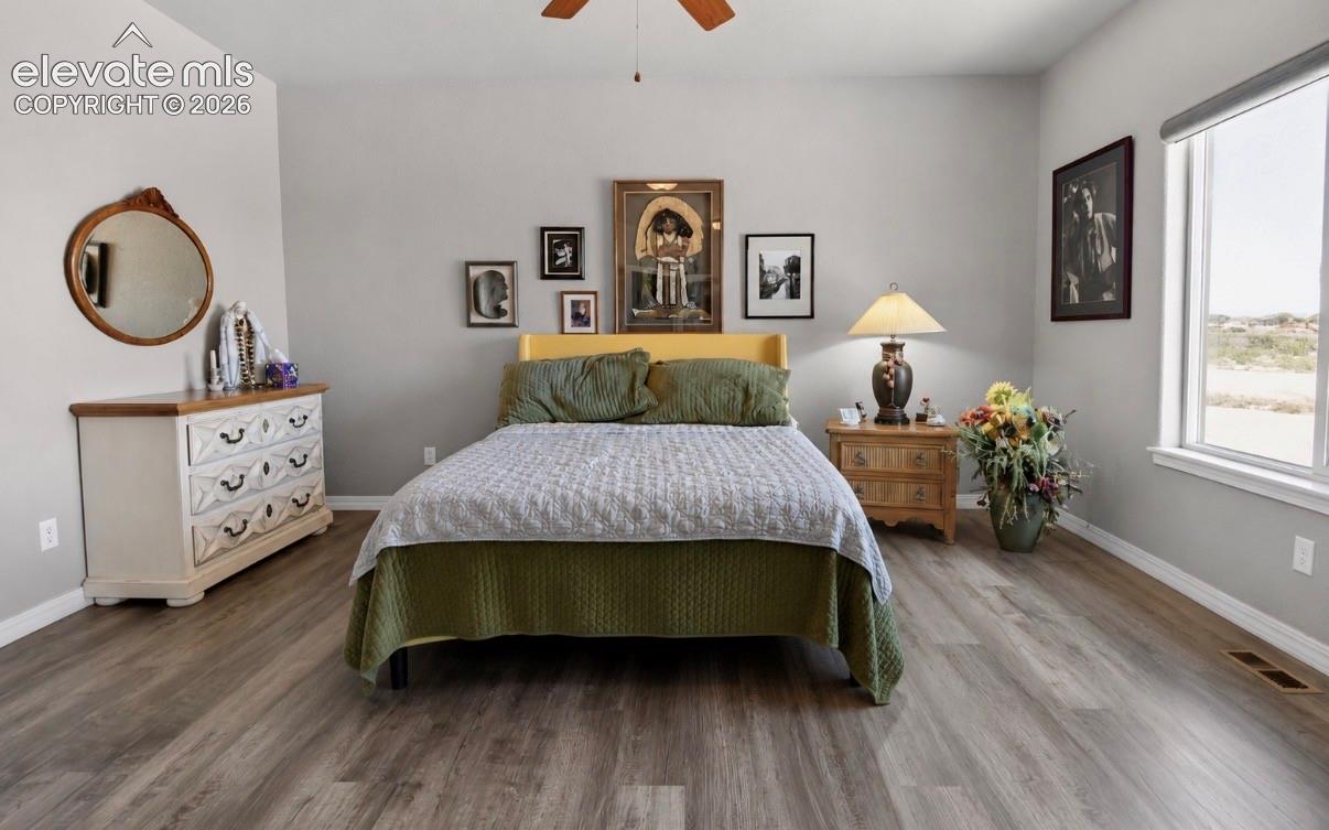 Listing photo 17 for 1615 28th Lane