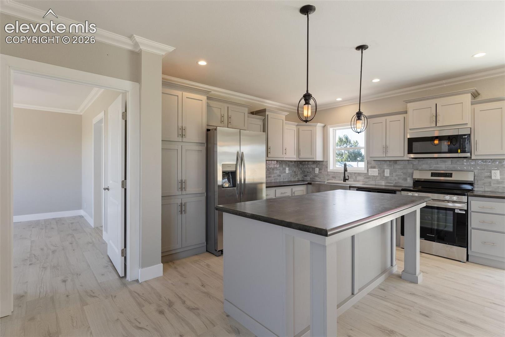 Listing photo 11 for 23767 Redtail Drive