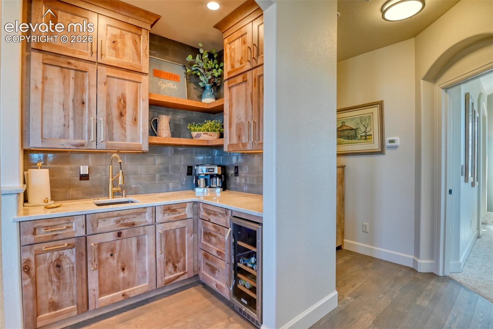 Listing photo 4 for 2313 Rainbows End Point