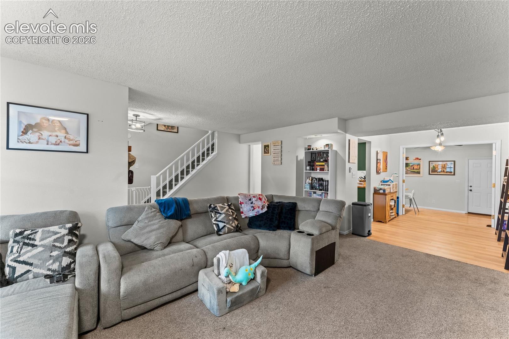 Listing photo 3 for 2013 Sussex Lane