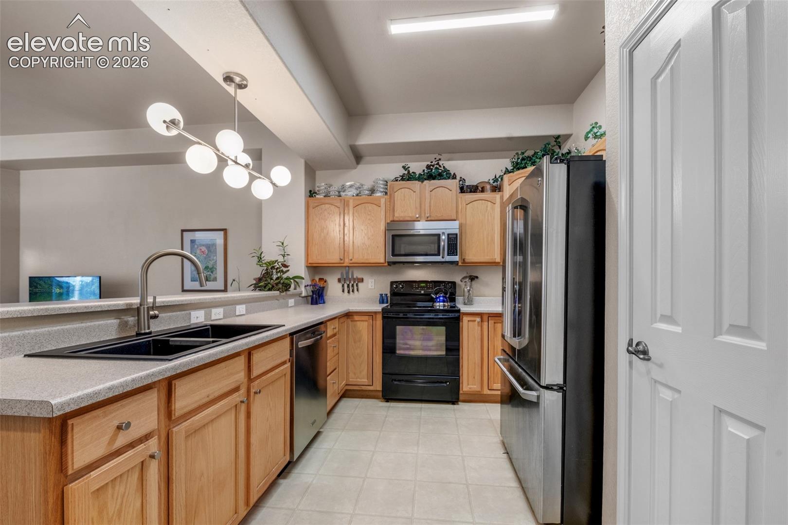 Listing photo 8 for 6679 Bethesda Point C