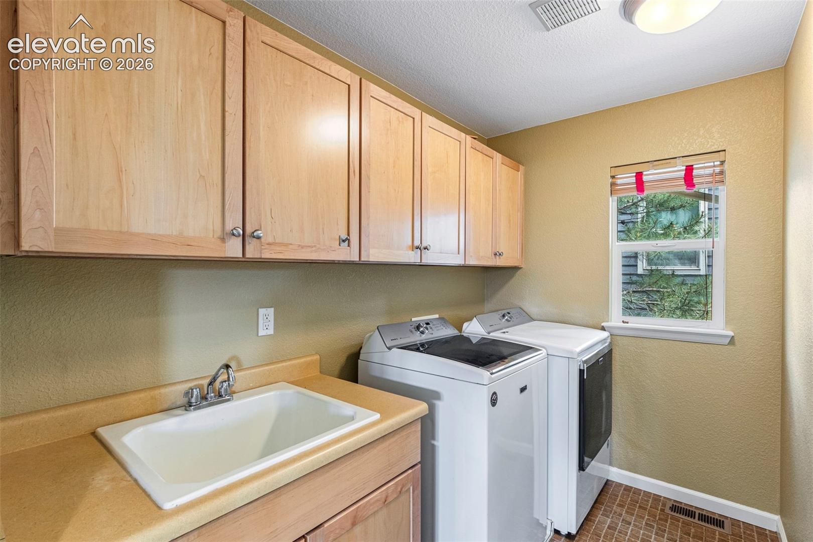 Listing photo 23 for 3465 Fantasy Place