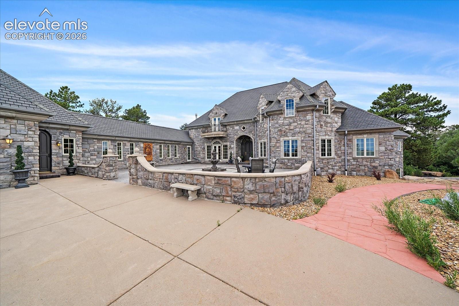 Listing photo 12 for 1175 Castle Pointe Drive