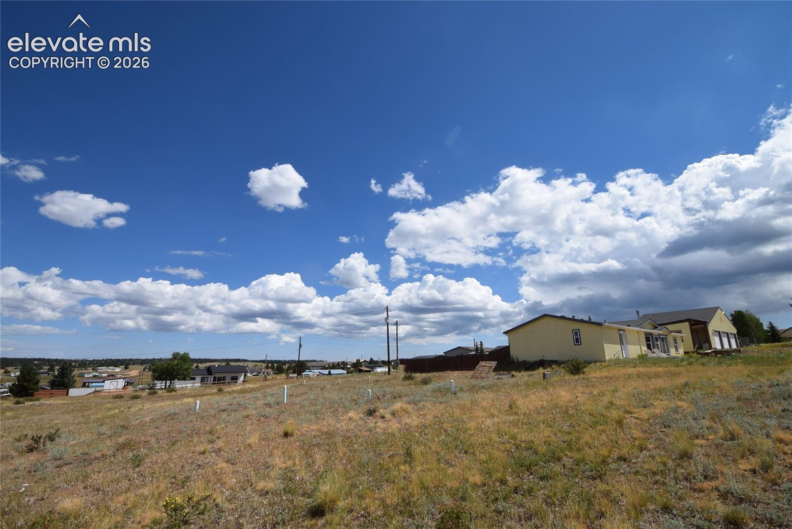 Listing photo 42 for 877 Maid Marian Drive