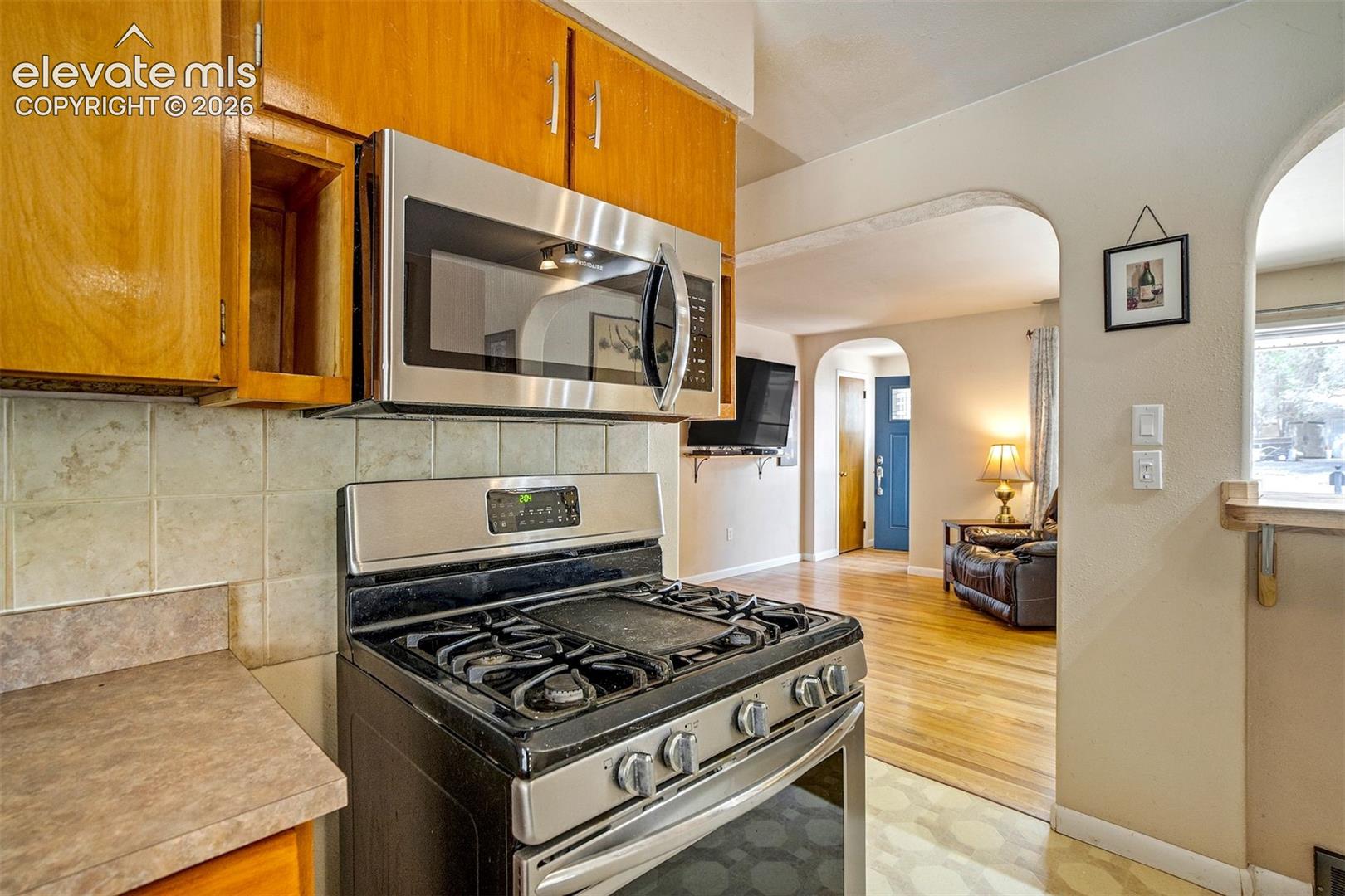 Listing photo 14 for 705 Grand Boulevard