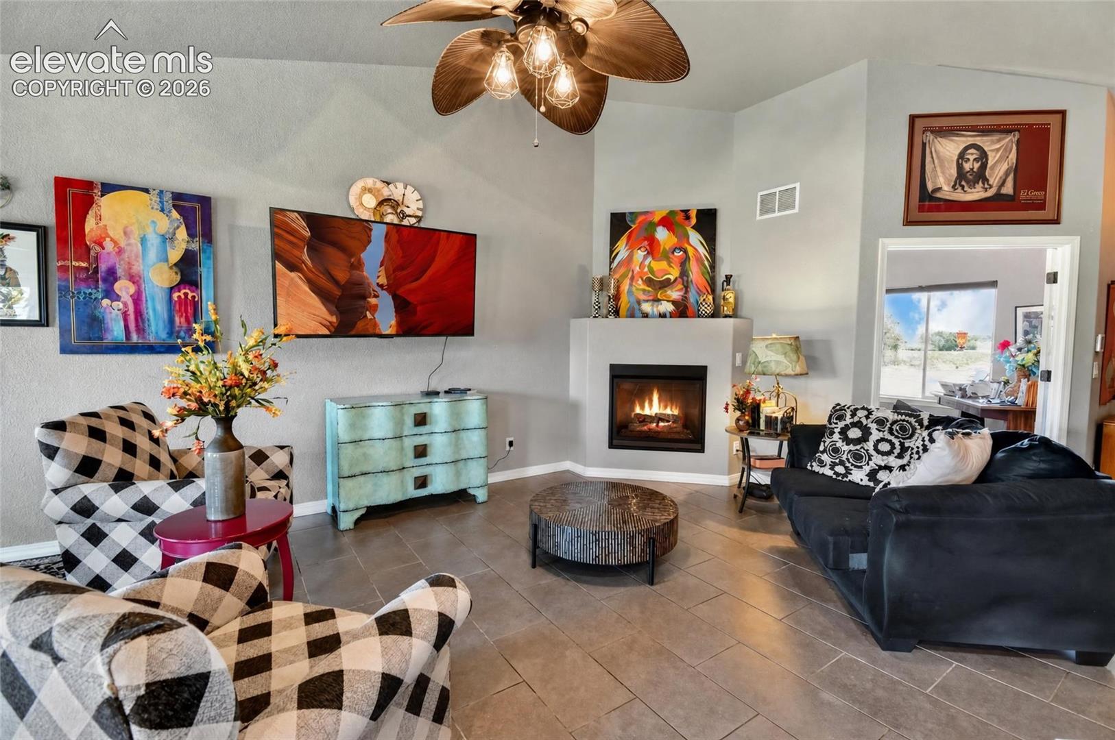 Listing photo 8 for 1615 28th Lane